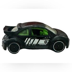Hot Wheels 2001 Volkswagen New‎ Beetle Cup Black w/ Green interior Loose